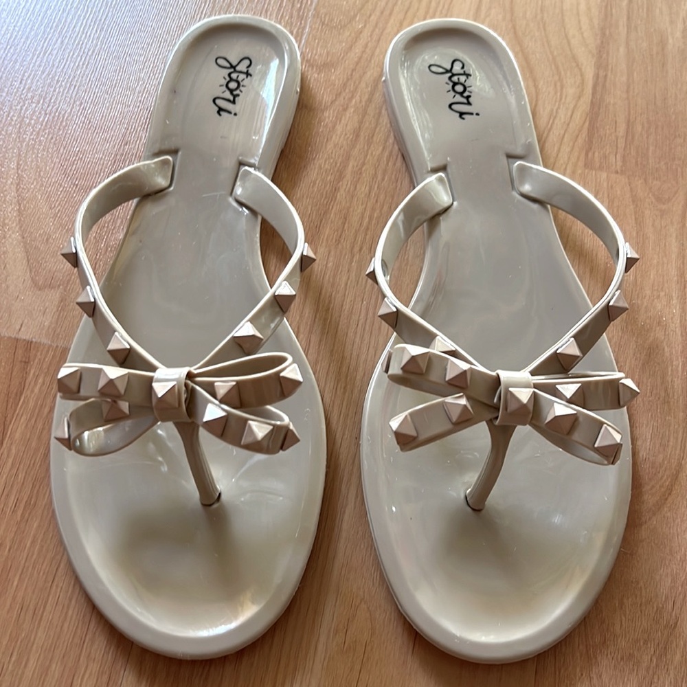 Bow Stud Jelly Sandals, Nude Size 11